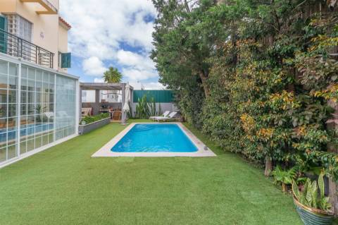 Moradia T4 isolada com piscina aquecida em Alcabideche