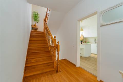 Moradia T4 para arrendar com piscina aquecida em Alcabideche