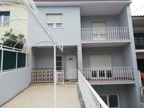Moradia T7+2 em zona central da Parede.