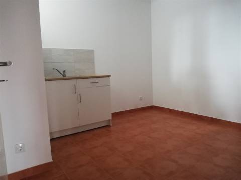 Moradia T7+2 em zona central da Parede.