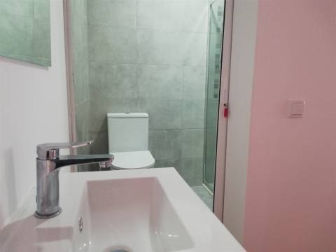 Moradia T7+2 em zona central da Parede.
