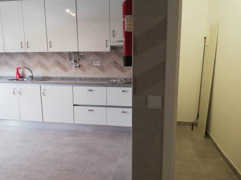 Moradia T7+2 em zona central da Parede.