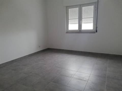Moradia T7+2 em zona central da Parede.
