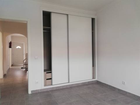 Moradia T7+2 em zona central da Parede.