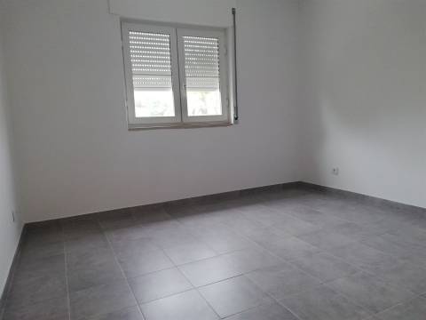 Moradia T7+2 em zona central da Parede.