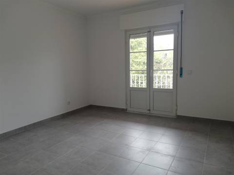 Moradia T7+2 em zona central da Parede.