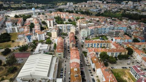 Oportunidade na Torre da Marinha: Apartamento T2 com Excelente Localização