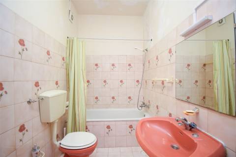 Oportunidade na Torre da Marinha: Apartamento T2 com Excelente Localização