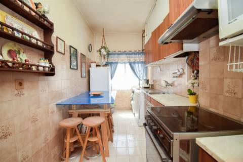 Oportunidade na Torre da Marinha: Apartamento T2 com Excelente Localização
