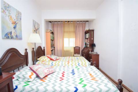 Oportunidade na Torre da Marinha: Apartamento T2 com Excelente Localização