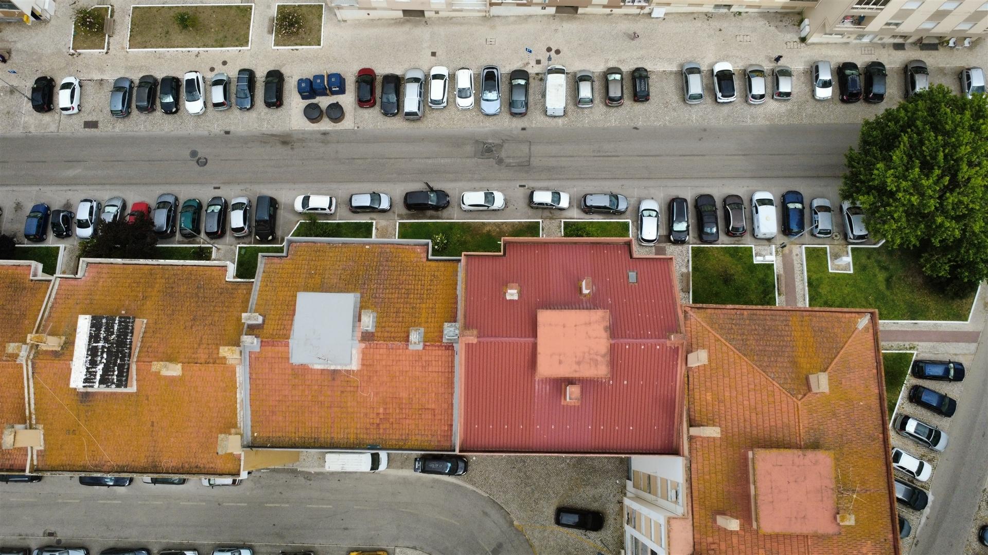 Oportunidade na Torre da Marinha: Apartamento T2 com Excelente Localização