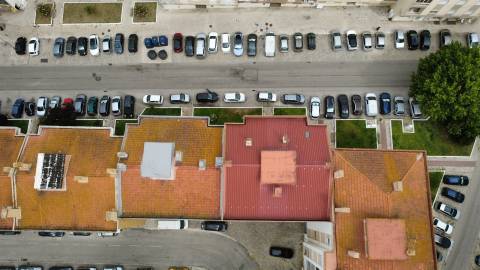 Oportunidade na Torre da Marinha: Apartamento T2 com Excelente Localização