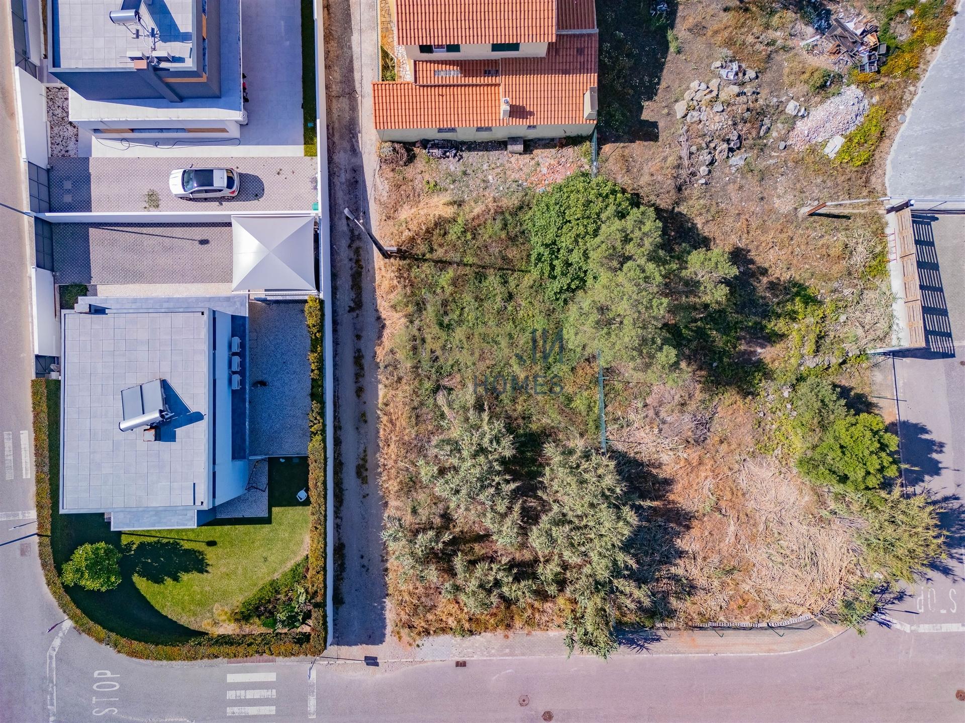 Moradia T5+1 em Murches, com piscina a iniciar a construção
