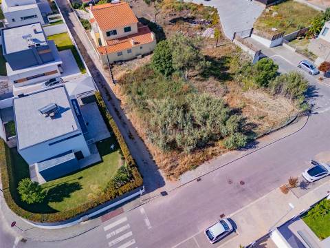 Moradia T5+1 em Murches, com piscina a iniciar a construção