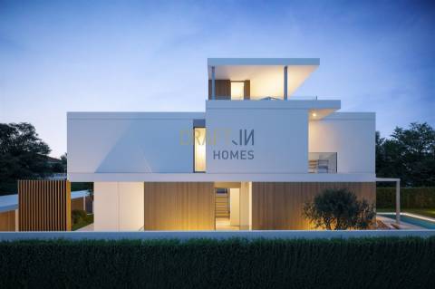 Moradia T5+1 em Murches, com piscina a iniciar a construção
