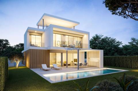 Moradia T5+1 em Murches, com piscina a iniciar a construção