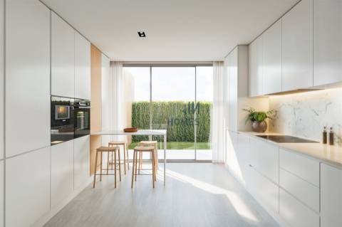 Moradia T5+1 em Murches, com piscina a iniciar a construção