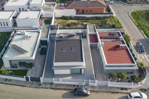 Moradia t3+1 em Nogueira de Azeitão, Setúbal.
