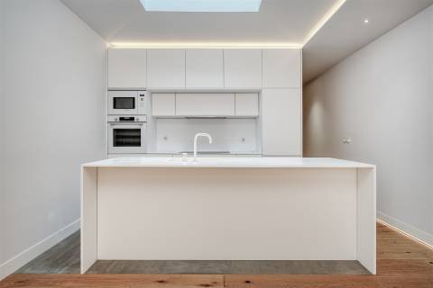 Apartamento T2 renovado, às portas de Alfama, Lisboa.
