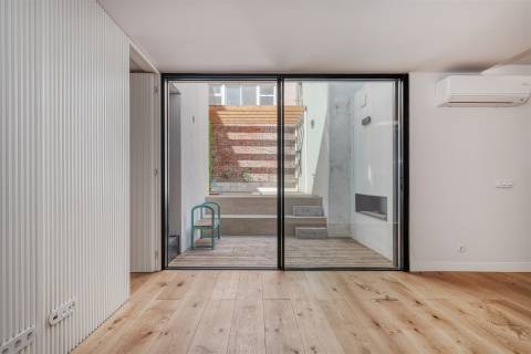 Apartamento T2 renovado, às portas de Alfama, Lisboa.