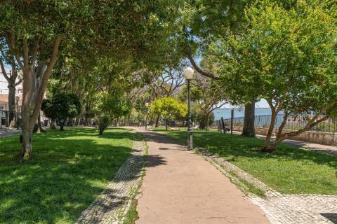 Apartamento T2 renovado, às portas de Alfama, Lisboa.