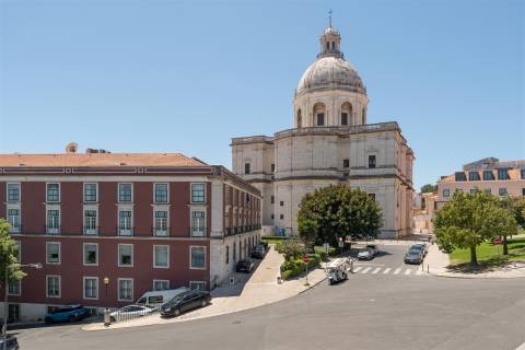 Apartamento T2 renovado, às portas de Alfama, Lisboa.