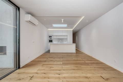 Apartamento T2 renovado, às portas de Alfama, Lisboa.