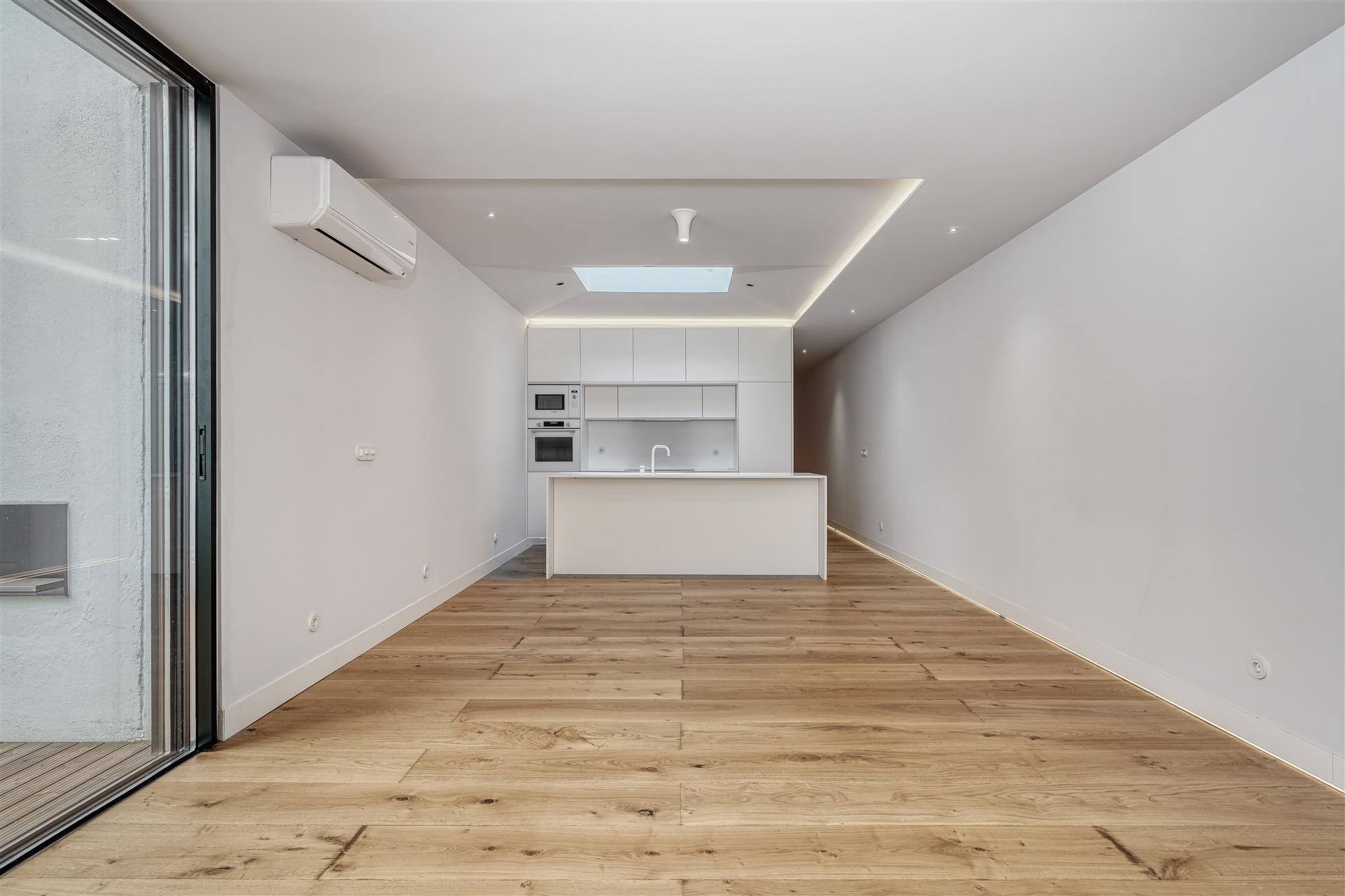 Apartamento T2 renovado, às portas de Alfama, Lisboa.