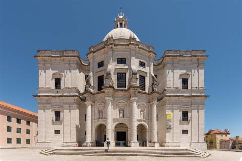 Apartamento T2 renovado, às portas de Alfama, Lisboa.