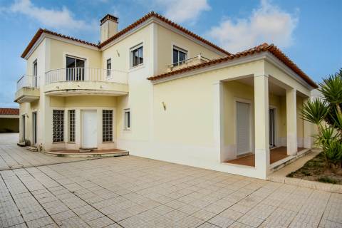 Moradia T4+1 com piscina no Alentejo