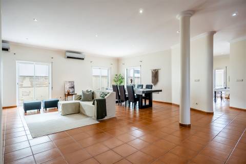 Moradia T4+1 com piscina no Alentejo