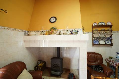 Quinta, com moradia T4, próximo de Grândola