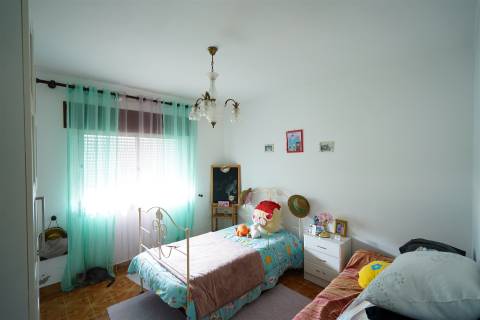Quinta, com moradia T4, próximo de Grândola