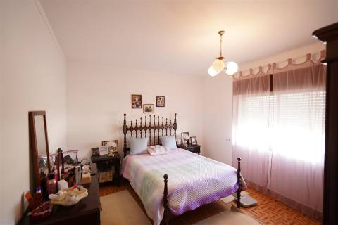 Quinta, com moradia T4, próximo de Grândola