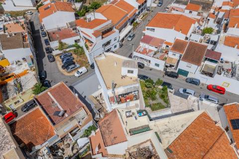 Prédio para habitação e comércio