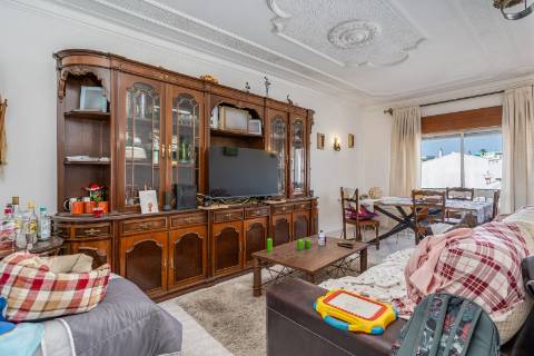 Prédio para habitação e comércio