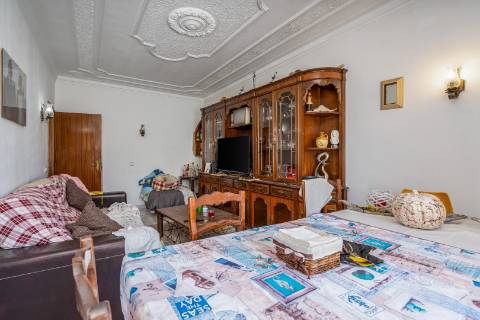 Prédio para habitação e comércio