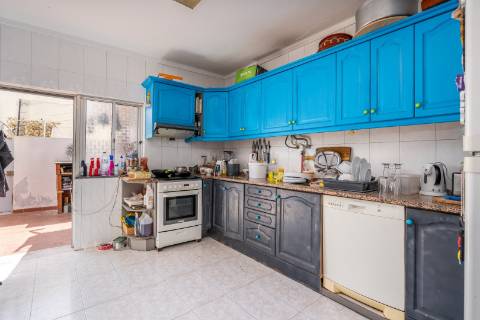 Prédio para habitação e comércio