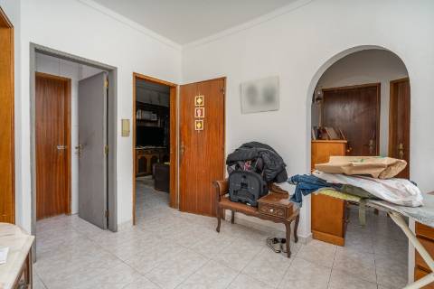 Prédio para habitação e comércio