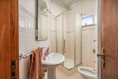 Prédio para habitação e comércio