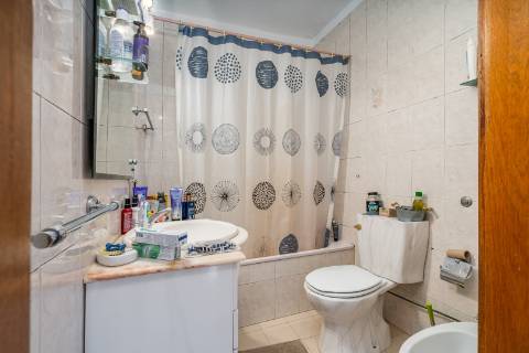 Prédio para habitação e comércio