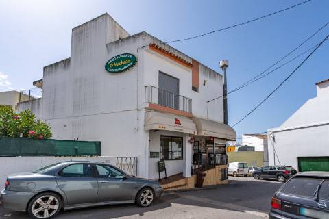 Prédio para habitação e comércio