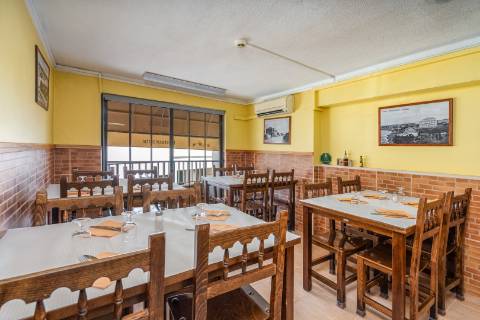 Prédio para habitação e comércio