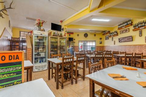 Prédio para habitação e comércio