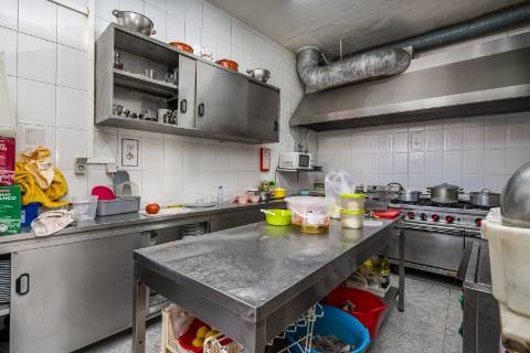 Prédio para habitação e comércio