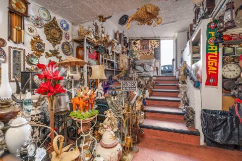 Prédio para habitação e comércio