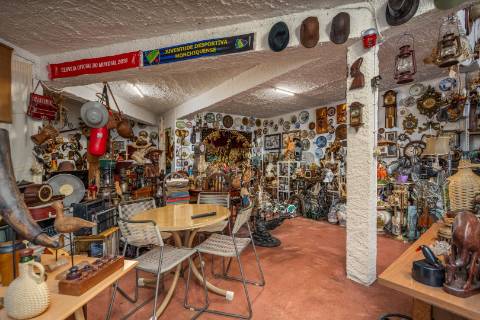 Prédio para habitação e comércio