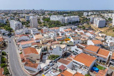 Prédio para habitação e comércio
