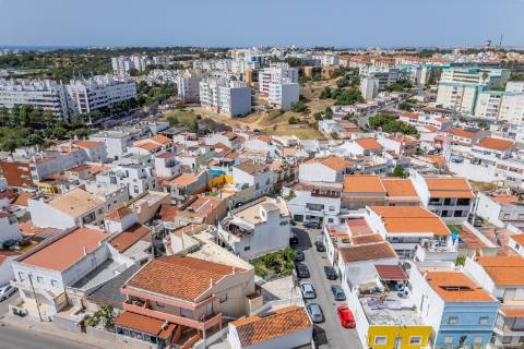 Prédio para habitação e comércio