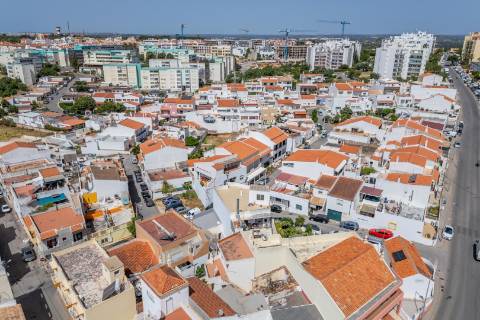 Prédio para habitação e comércio